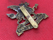 Lade das Bild in den Galerie-Viewer, Original WW1 British Army Brecknockshire Territorial Regiment Cap Badge - The Militaria Shop