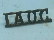 Lade das Bild in den Galerie-Viewer, Original Indian Army Ordnance Corps Brass Shoulder Title - The Militaria Shop