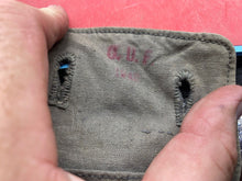 Lade das Bild in den Galerie-Viewer, Original WW2 Swiss Army / German Army Tent Pole / Zeltbahn Peg Bag - 1940 - The Militaria Shop