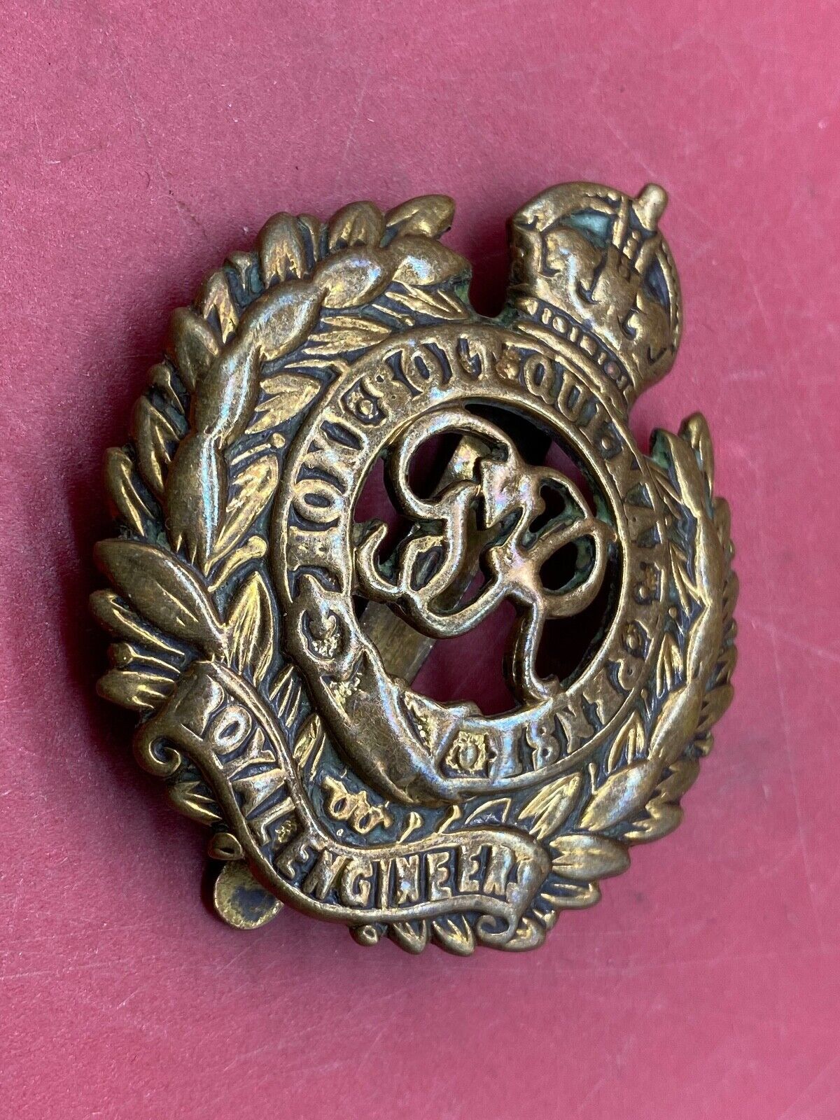 British Army RVI Royal Engineers Brass Cap Badge - The Militaria Shop