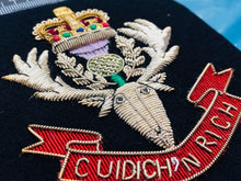 Lade das Bild in den Galerie-Viewer, British Army Bullion Embroidered Blazer Badge - Queen's Own Highland Regime - The Militaria Shop