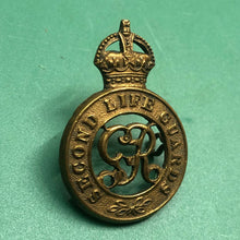 Load image into Gallery viewer, Original WW1 British Army Second Life Guards Cap Badge George V - The Militaria Shop