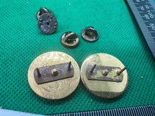 Charger l'image dans la galerie, Genuine US Army Collar Disc Badges Pair - Air Defence Artillery - The Militaria Shop