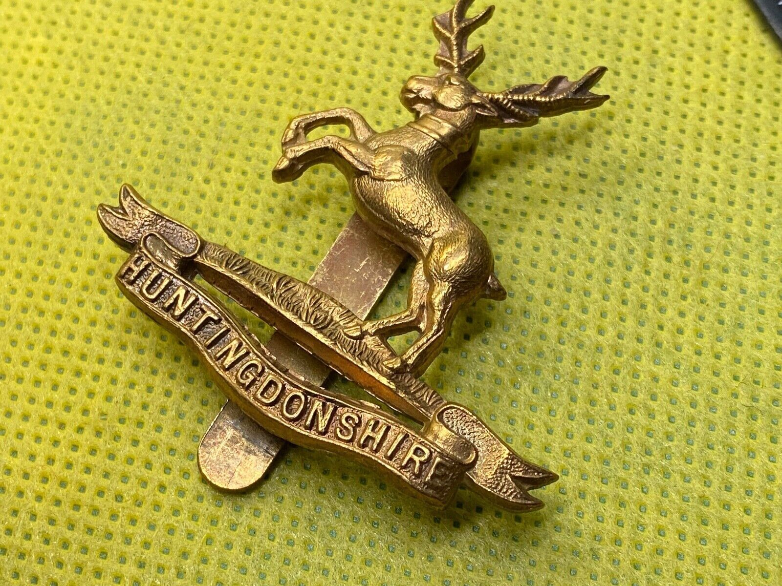WW1 British Army Huntingdonshire Regiment Cap Badge - The Militaria Shop