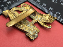 Load image into Gallery viewer, Original WW2 British Army Leicestershire Regiment Cap Badge - The Militaria Shop