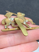 Load image into Gallery viewer, Genuine WW2 British Army The Queens Royal Regiment Cap Badge - The Militaria Shop