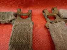 Charger l'image dans la galerie, Original WW2 Pattern British Army L Straps Pair - 37 Pattern Webbing Haversack - The Militaria Shop