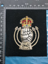 Lade das Bild in den Galerie-Viewer, British Army Bullion Embroidered Blazer Badge - Royal Armoured Corps - The Militaria Shop