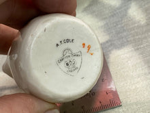 Lade das Bild in den Galerie-Viewer, Original Vintage Crested China Ware Cup - VECTIS - Isle of Wight - The Militaria Shop