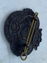 Lade das Bild in den Galerie-Viewer, Original WW1 British Army 1st North East Lancashire Vols Regiment Cap Badge - The Militaria Shop