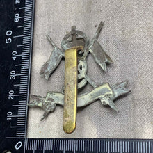 Load image into Gallery viewer, Original WW2 9th Queen's Royal Lancers British Army Cap Badge - The Militaria Shop