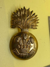 Charger l'image dans la galerie, Original British Army Royal Welsh Fusiliers Glengarry Badge - Modern Made - The Militaria Shop