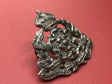 Load image into Gallery viewer, Original WW1 British Army Derbyshire Yeomanry Cap Badge - The Militaria Shop