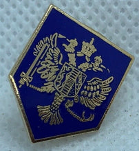 Charger l'image dans la galerie, Dragoon Guards - NEW British Army Military Cap/Tie/Lapel Pin Badge #149 - The Militaria Shop