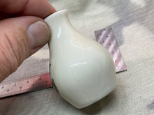 Lade das Bild in den Galerie-Viewer, Original Vintage Crested China Ware Vase - Ryde - Isle of Wight - The Militaria Shop