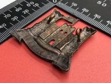 Lade das Bild in den Galerie-Viewer, Original WW1 British Army 6th Inniskilling Dragoons Cap Badge - The Militaria Shop