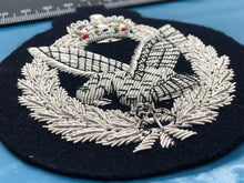 Lade das Bild in den Galerie-Viewer, British Army Bullion Embroidered Blazer Badge - Army Air Corps - The Militaria Shop