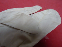 Load image into Gallery viewer, Original WW2 British Army Gunners Winter White Gloves - 1942 - The Militaria Shop