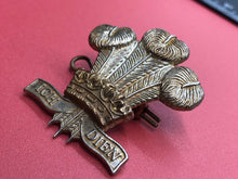 Charger l'image dans la galerie, Original WW2 British Army Royal Regiment of Wales Cap Badge - The Militaria Shop