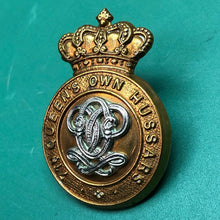 Charger l'image dans la galerie, Original Victorian British Army Cap Badge - 7th Queen's Own Hussars - The Militaria Shop