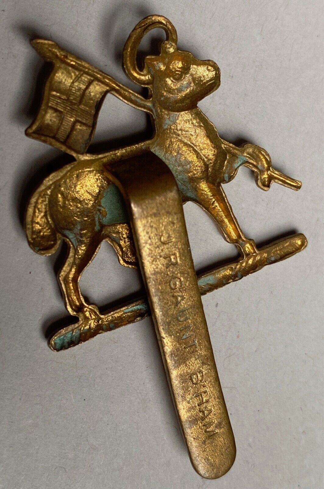 WW2 British Army - West Surreys Queens Royal Regiment brass cap badge. - The Militaria Shop