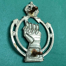 Load image into Gallery viewer, Original WW2 British Army Cap Badge - Royal Armoured Corps - Kings Crown - The Militaria Shop