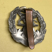 Load image into Gallery viewer, Original WW2 British Army Hampshire Regiment Cap Badge - The Militaria Shop
