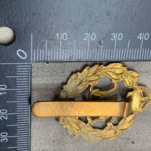 Load image into Gallery viewer, Original WW2 British Army Royal Armoured Corps Cap Badge - The Militaria Shop