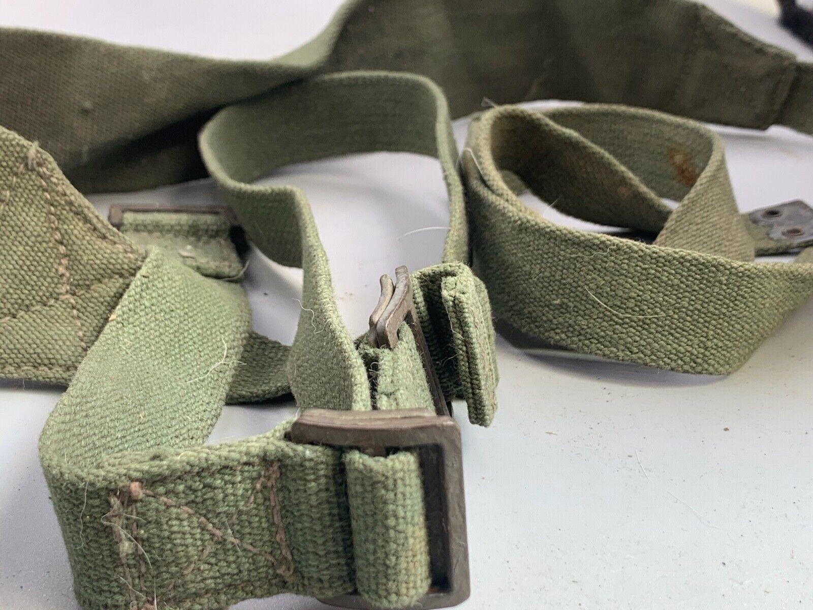 Original WW2 British Army 44 Pattern Shoulder Strap - 1945 Dated - The Militaria Shop