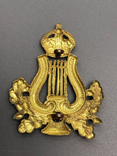 Load image into Gallery viewer, Original WW1 / WW2 British Army Musicians Cap Badge - The Militaria Shop