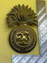 Charger l'image dans la galerie, Original British Army Victorian 23rd Foot Royal Welsh Fusiliers Glengarry Badge - The Militaria Shop