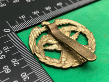 Charger l'image dans la galerie, Genuine Kuwait Army Regimental Cap Badge - The Militaria Shop