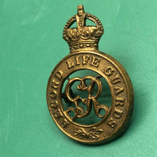 Load image into Gallery viewer, Original WW1 British Army Second Life Guards Cap Badge George V - The Militaria Shop