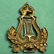 Load image into Gallery viewer, Original WW2 British Army Musicians Cap Badge - The Militaria Shop