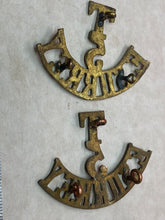 Charger l'image dans la galerie, Matching Pair of Original WW1 5th E. Surrey Territorial Brass Shoulder Titles - The Militaria Shop