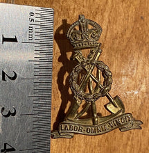 Load image into Gallery viewer, A WW2 British Army LABOUR CORPS brass collar badge. Nice quality - - - - B28 - The Militaria Shop