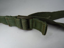 Lade das Bild in den Galerie-Viewer, Original WW2 British Army 44 Pattern Shoulder Cross Straps Set - 1945 Dated - The Militaria Shop