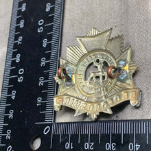 Load image into Gallery viewer, Original WW1 British Army Bedfordshire Regiment Cap Badge - The Militaria Shop