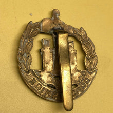 Load image into Gallery viewer, Original WW2 British Army Dorsetshire Regiment Cap Badge - The Militaria Shop