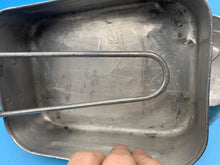 Lade das Bild in den Galerie-Viewer, Original WW2 British Army Soldiers Mess Tin Set - Two Piece - Fold Out Handles - The Militaria Shop