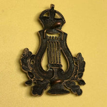 Load image into Gallery viewer, Original WW2 British Army Musicians Cap Badge - The Militaria Shop