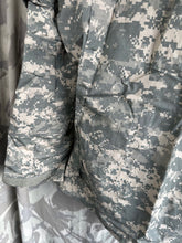 Charger l'image dans la galerie, Vintage US Army Combat Uniform Tactical Digital Camouflage Jacket - Small / Long - The Militaria Shop