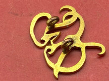 Load image into Gallery viewer, Original WW2 British Army Recruiting Staff GVIR cap badge circa 1937-52 - The Militaria Shop
