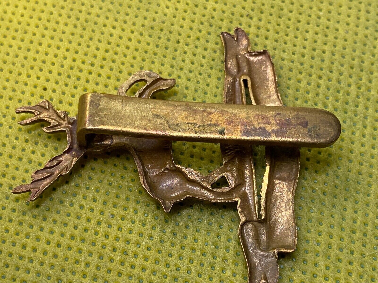 WW1 British Army Huntingdonshire Regiment Cap Badge - The Militaria Shop