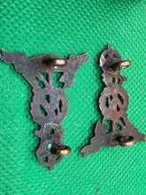 Load image into Gallery viewer, WW1 / WW2 British Army Officer's Pioneer / Labour Corps Bronze Collar Badge - The Militaria Shop