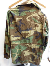 Charger l'image dans la galerie, Genuine US Army Camouflaged BDU Battledress Uniform - Max 37 Inch Chest - The Militaria Shop