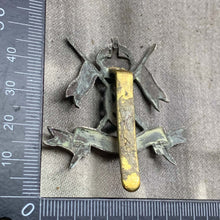 Load image into Gallery viewer, Original WW2 9th Queen's Royal Lancers British Army Cap Badge - The Militaria Shop