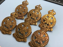 Charger l'image dans la galerie, Genuine WW2 Canadian Army Royal Montreal Regiment Cap Badge - The Militaria Shop
