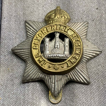 Load image into Gallery viewer, Original WW2 British Army The Devonshire Regiment Cap Badge - The Militaria Shop