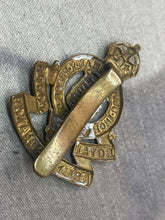Lade das Bild in den Galerie-Viewer, Original WW1 / WW2 British Army Royal Army Ordnance Corps Cap Badge - The Militaria Shop